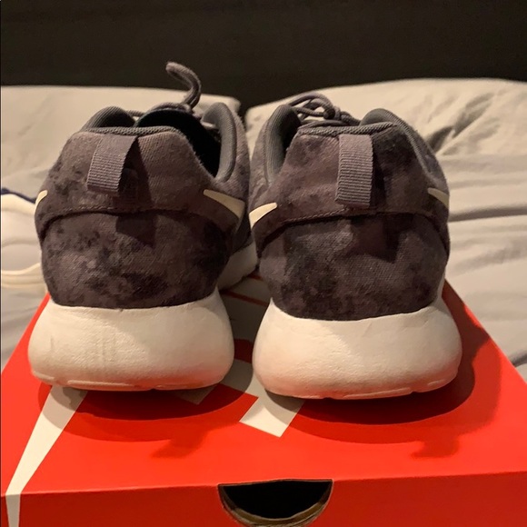 Nike roshe run size 10.5 - Picture 4 of 6